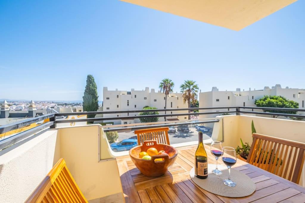 White - Ocean View Daire